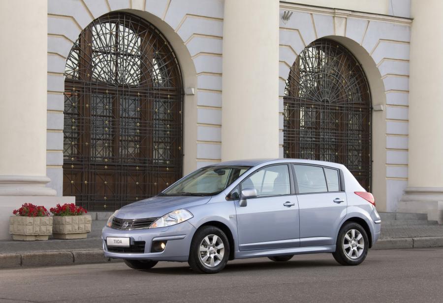 Nissan Tiida 2011 года  (фото 18 из 23)